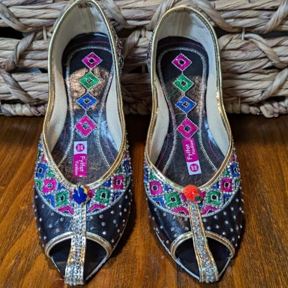 EUC Open Toe Embroidered Flats Size 9.5